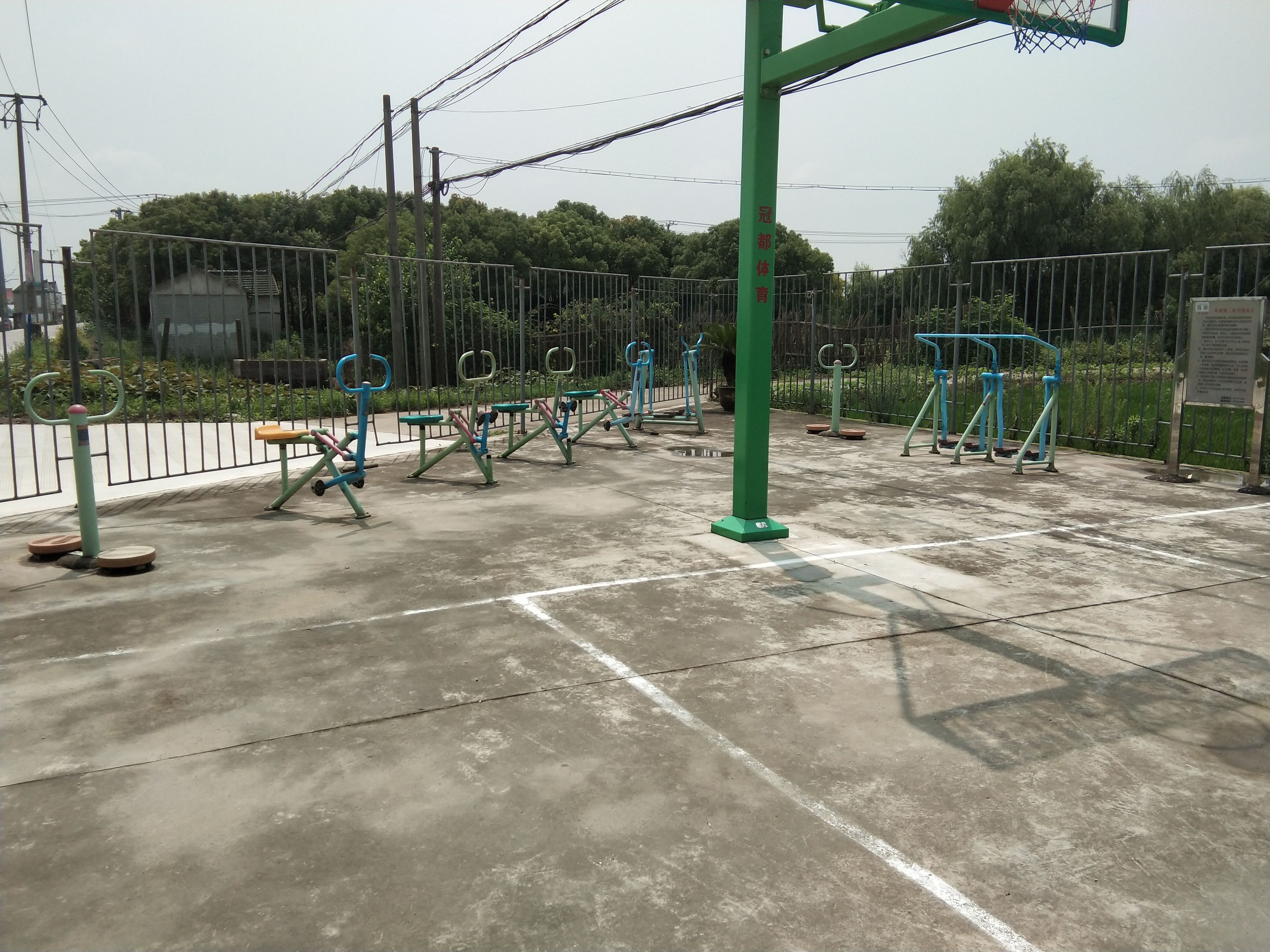 奉城镇二桥村市民益智健身苑点