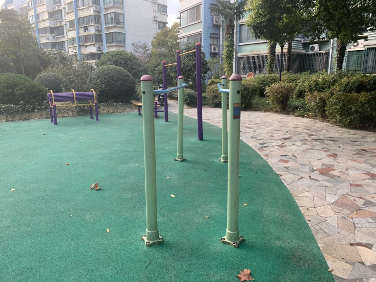 双杠健身器