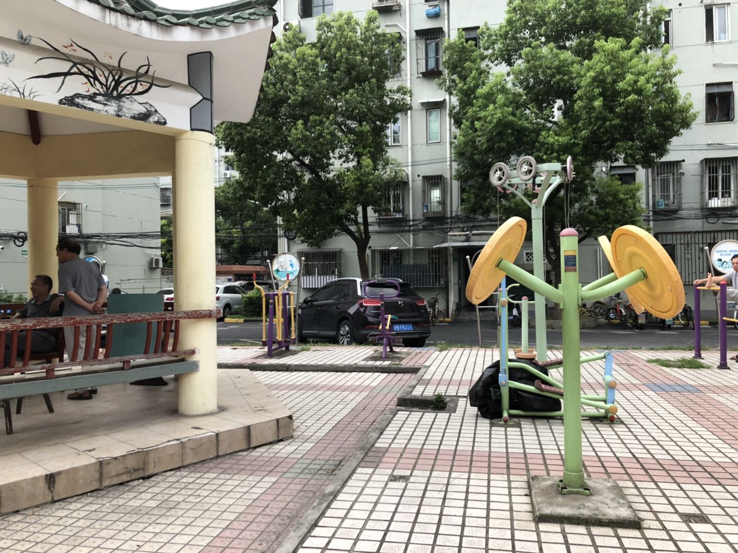 逸仙一村三居委健身苑点