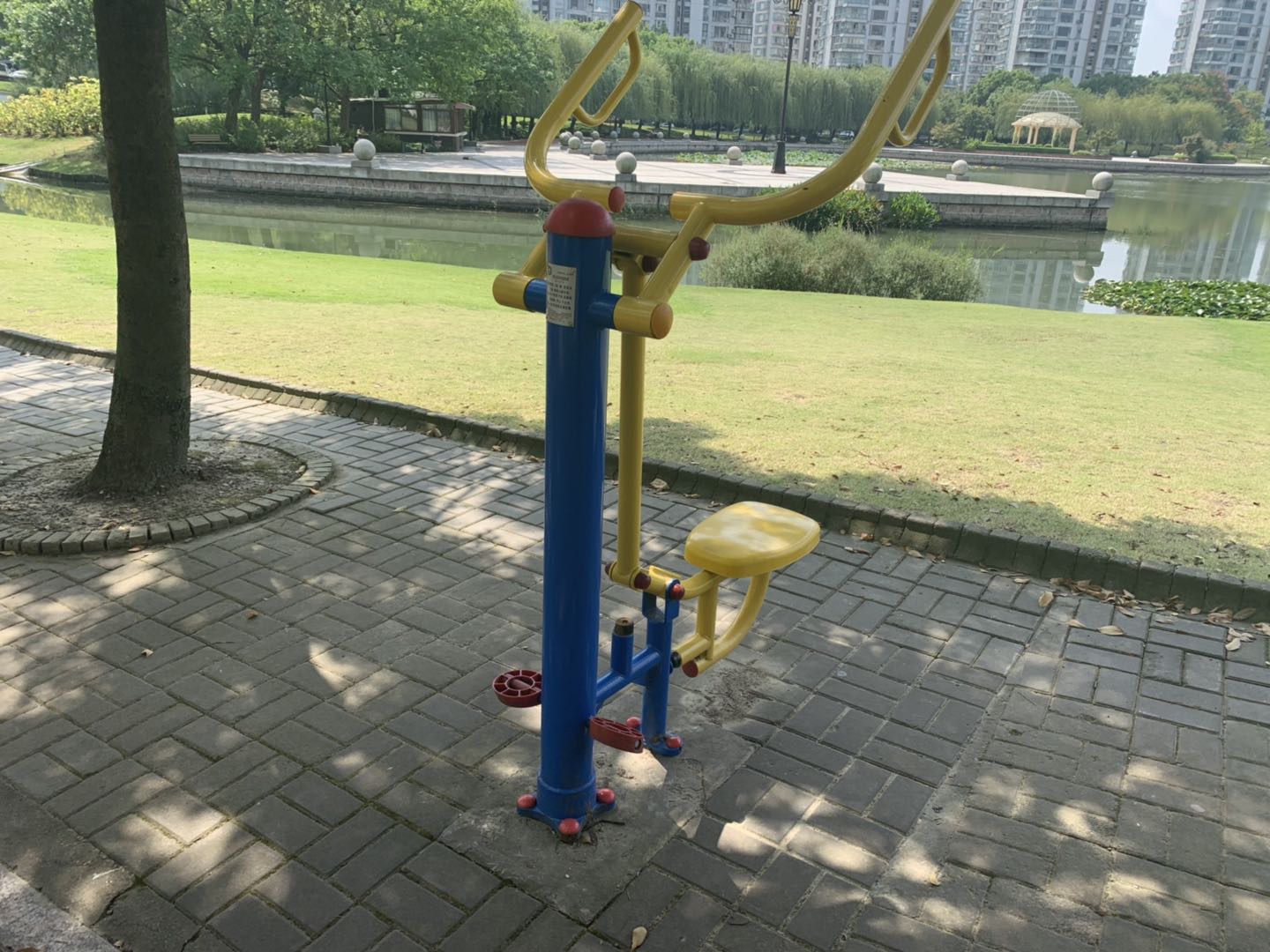 自重上肢多功能锻炼器