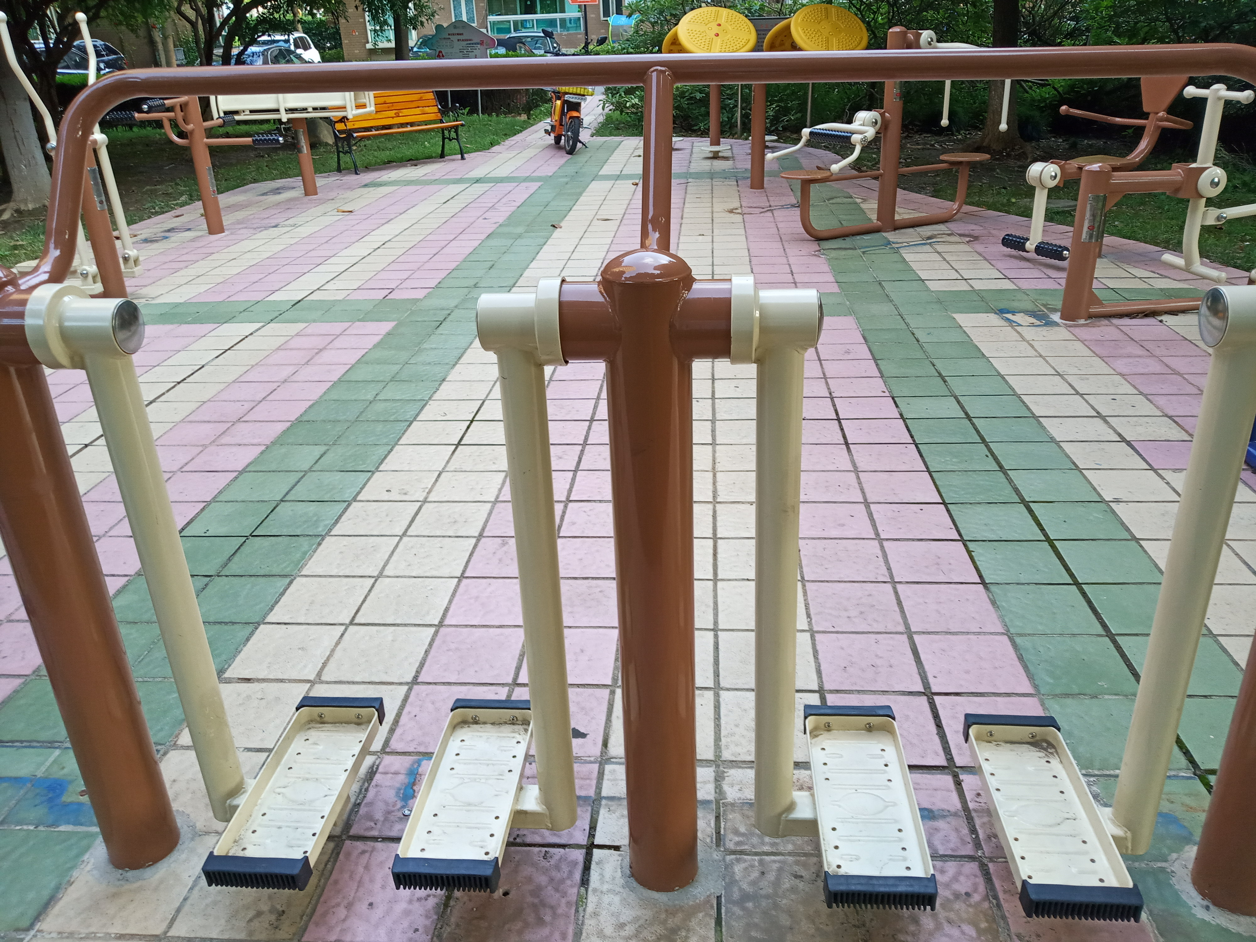 二位太空漫步机