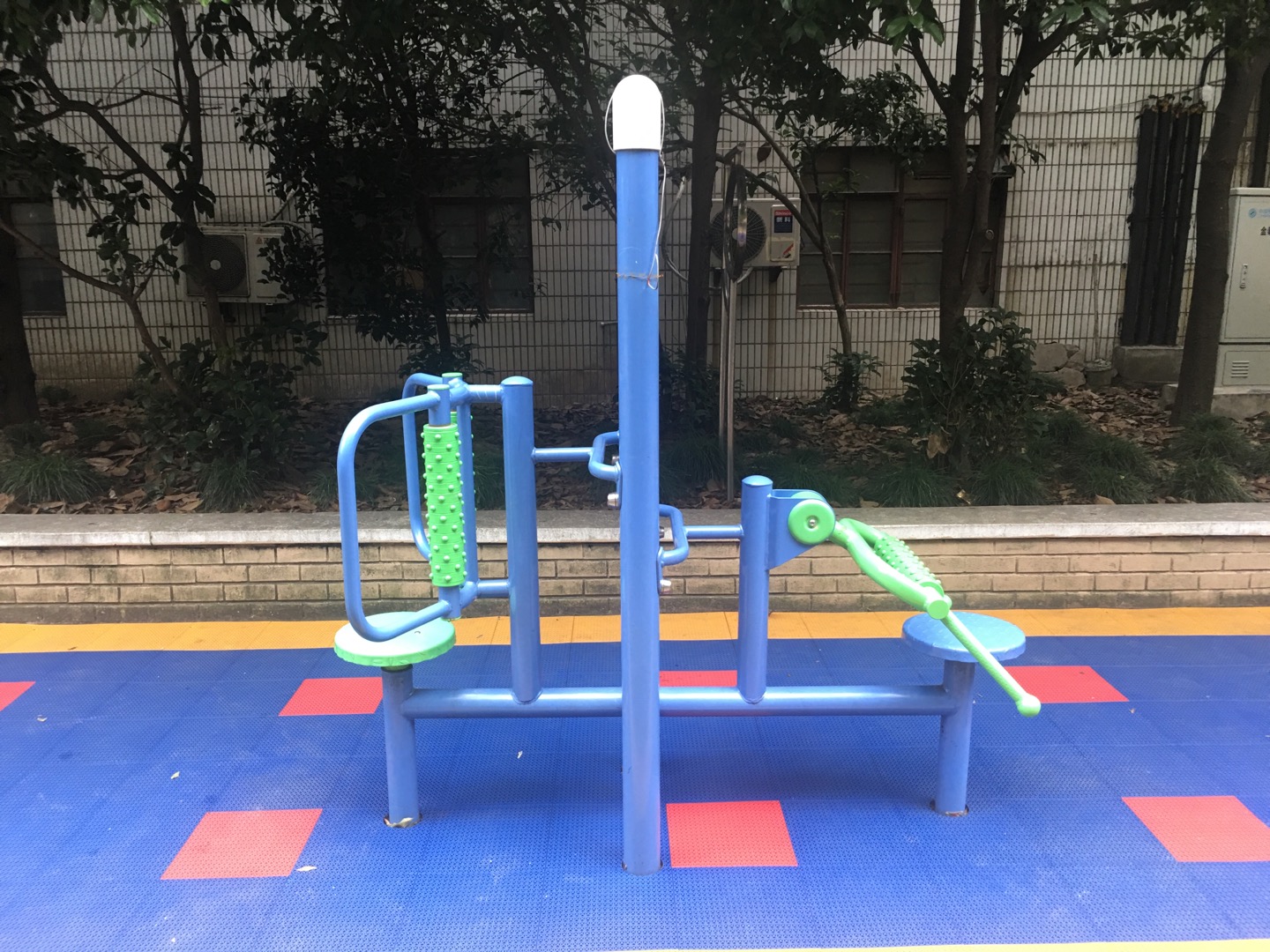 双立柱腰背按摩器