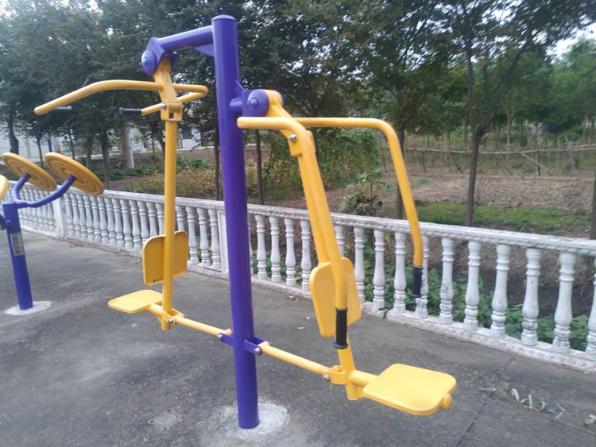 坐推坐拉器