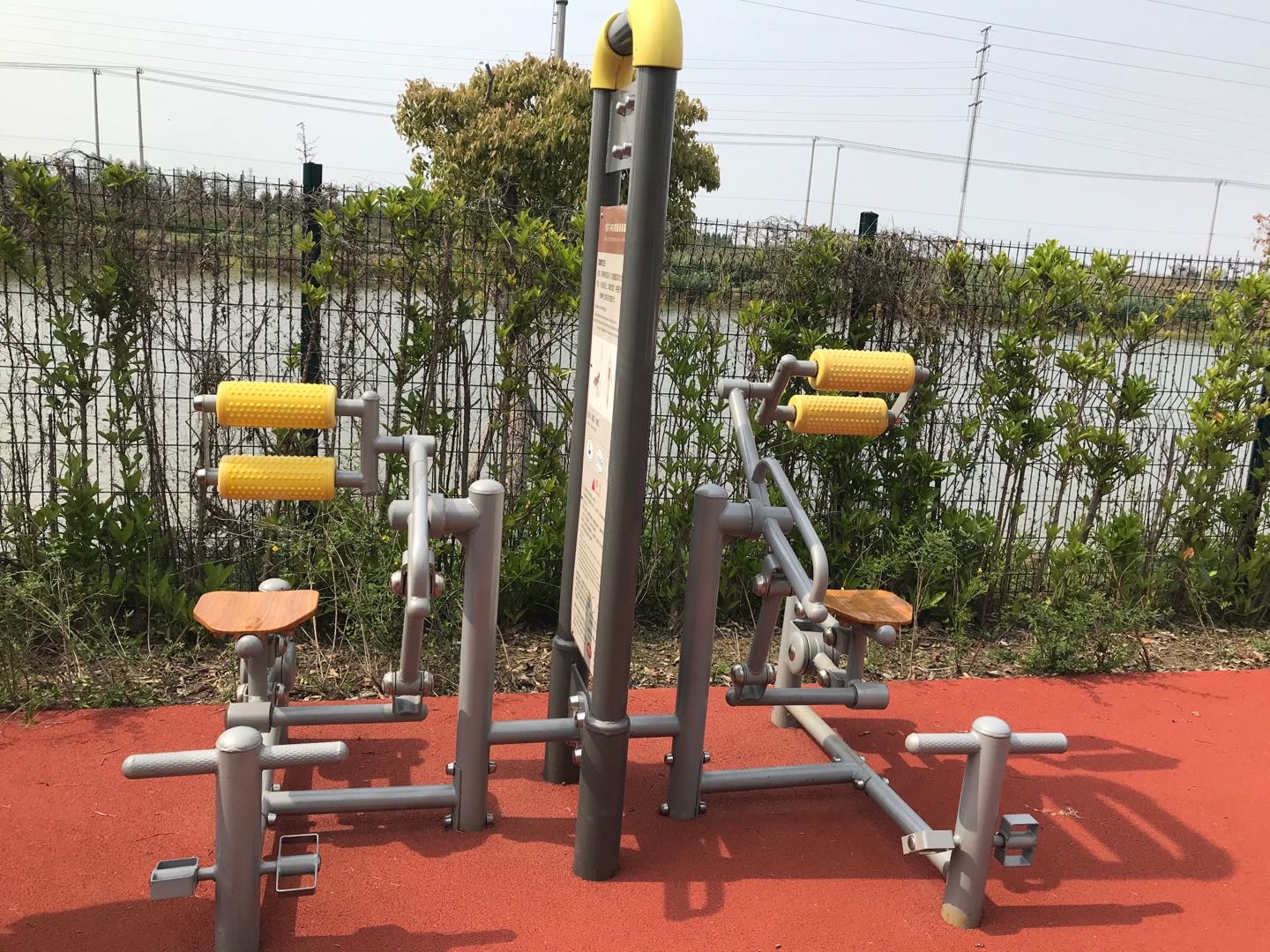 背腹肌训练器