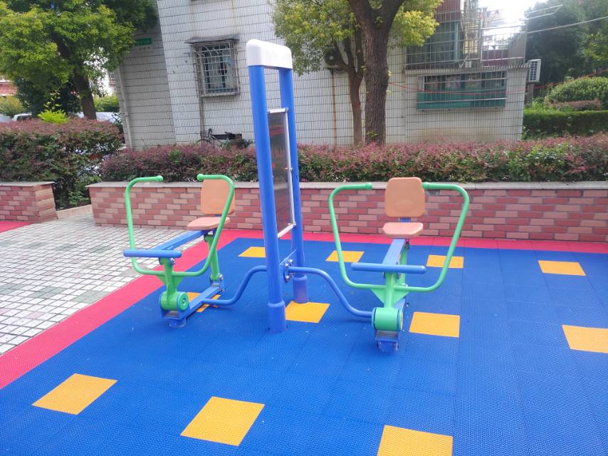 双立柱平推平拉训练器