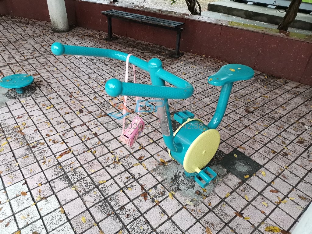 卧式健身车