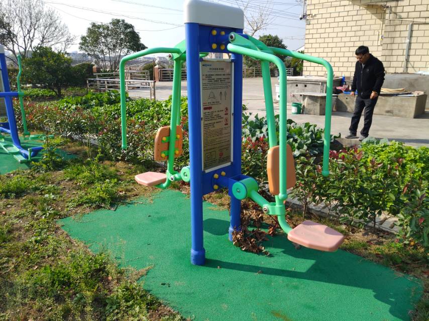 双立柱前推训练器