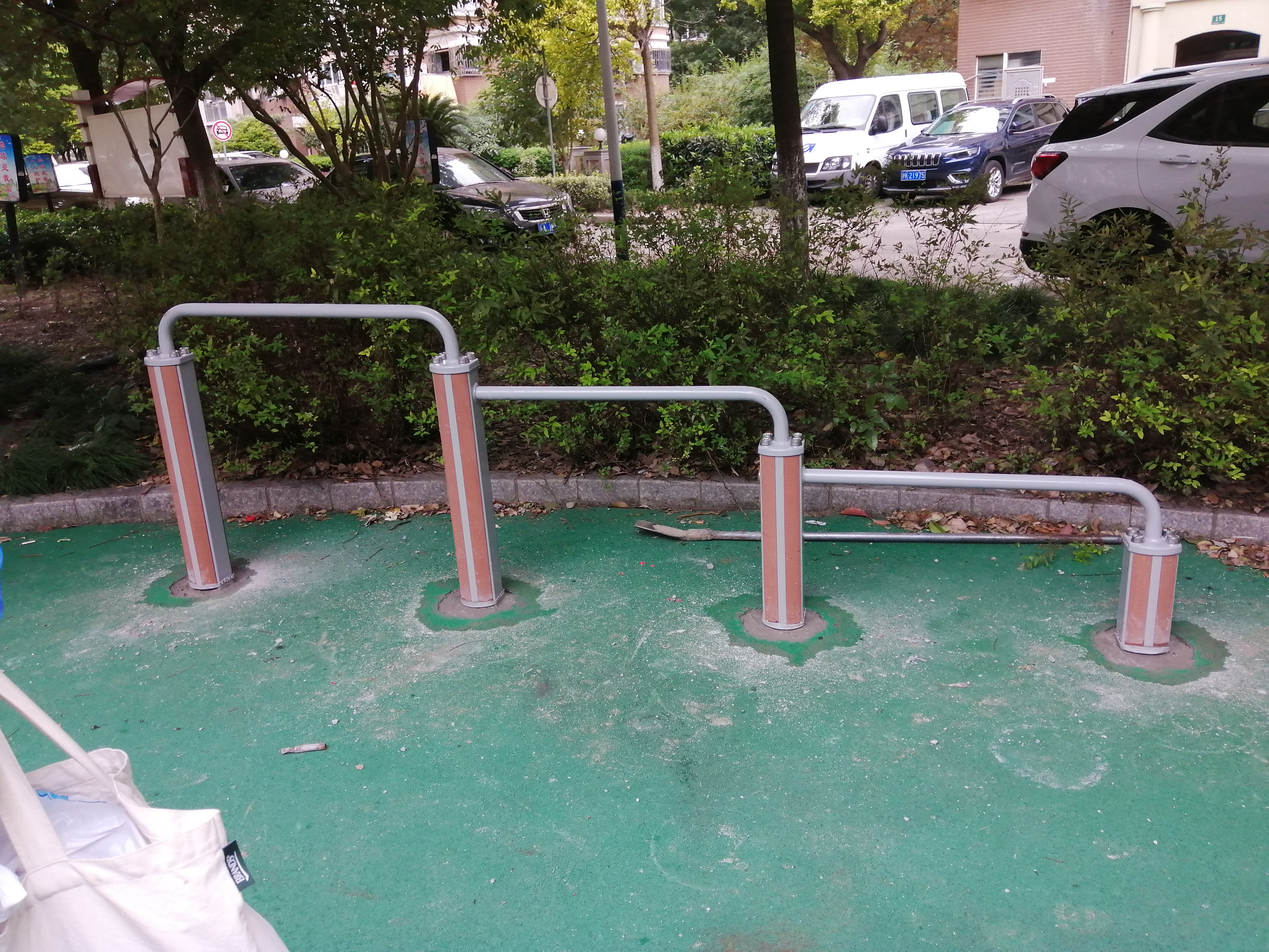 弹震压腿器