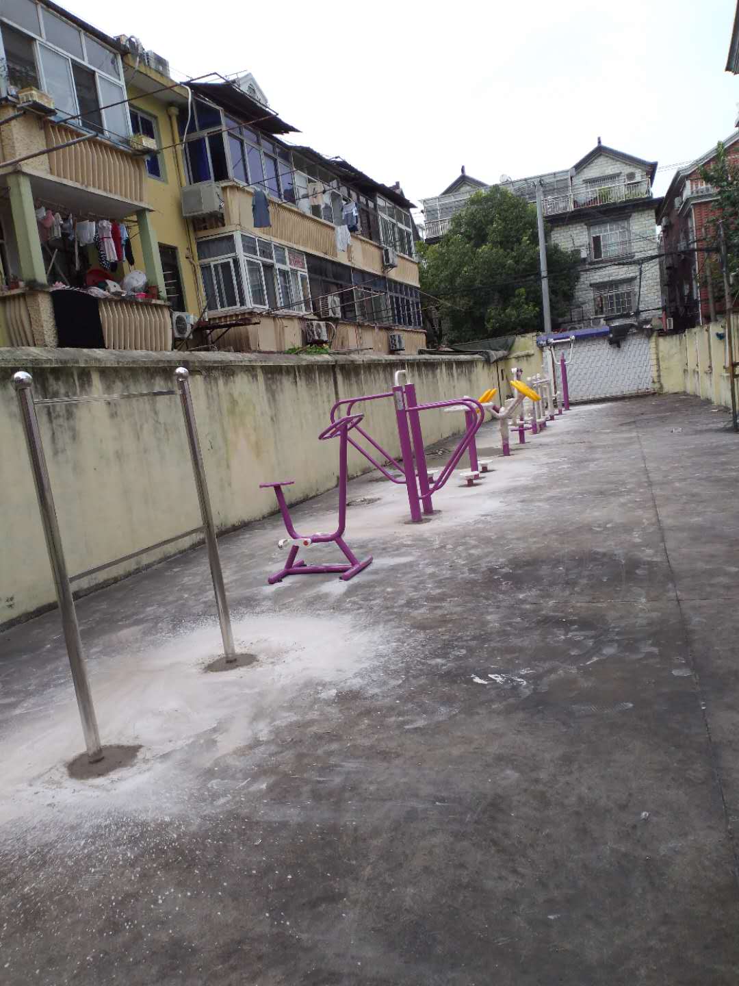 闵行区华漕镇纪王居委纪源路健身点