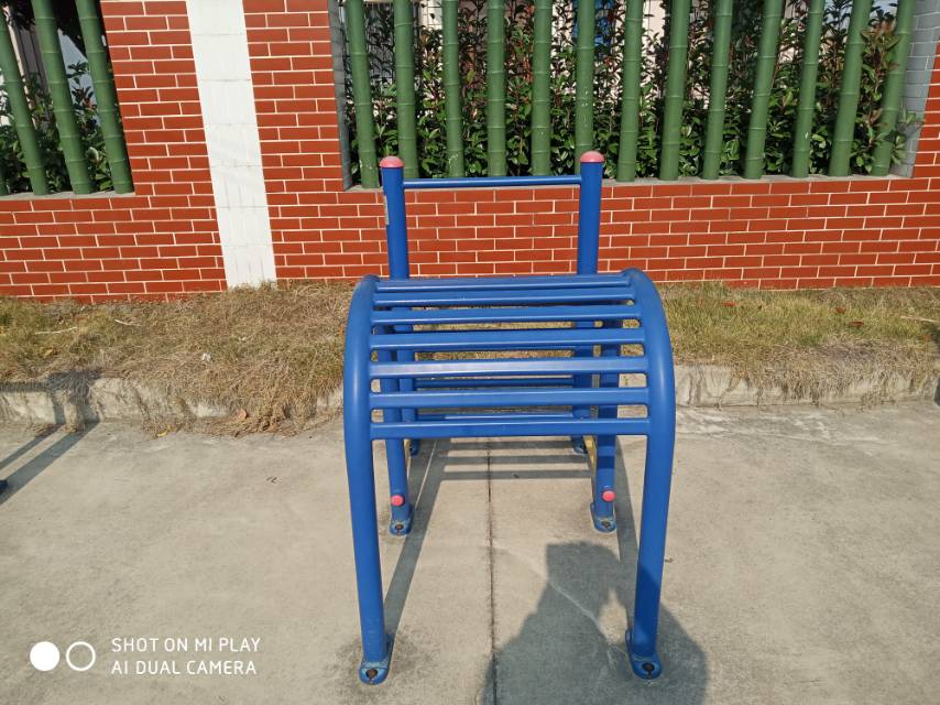 腰背伸展训练器