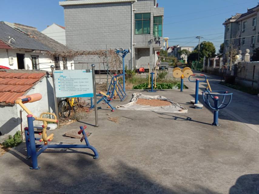 红三村17组长兴217号前健身路径
