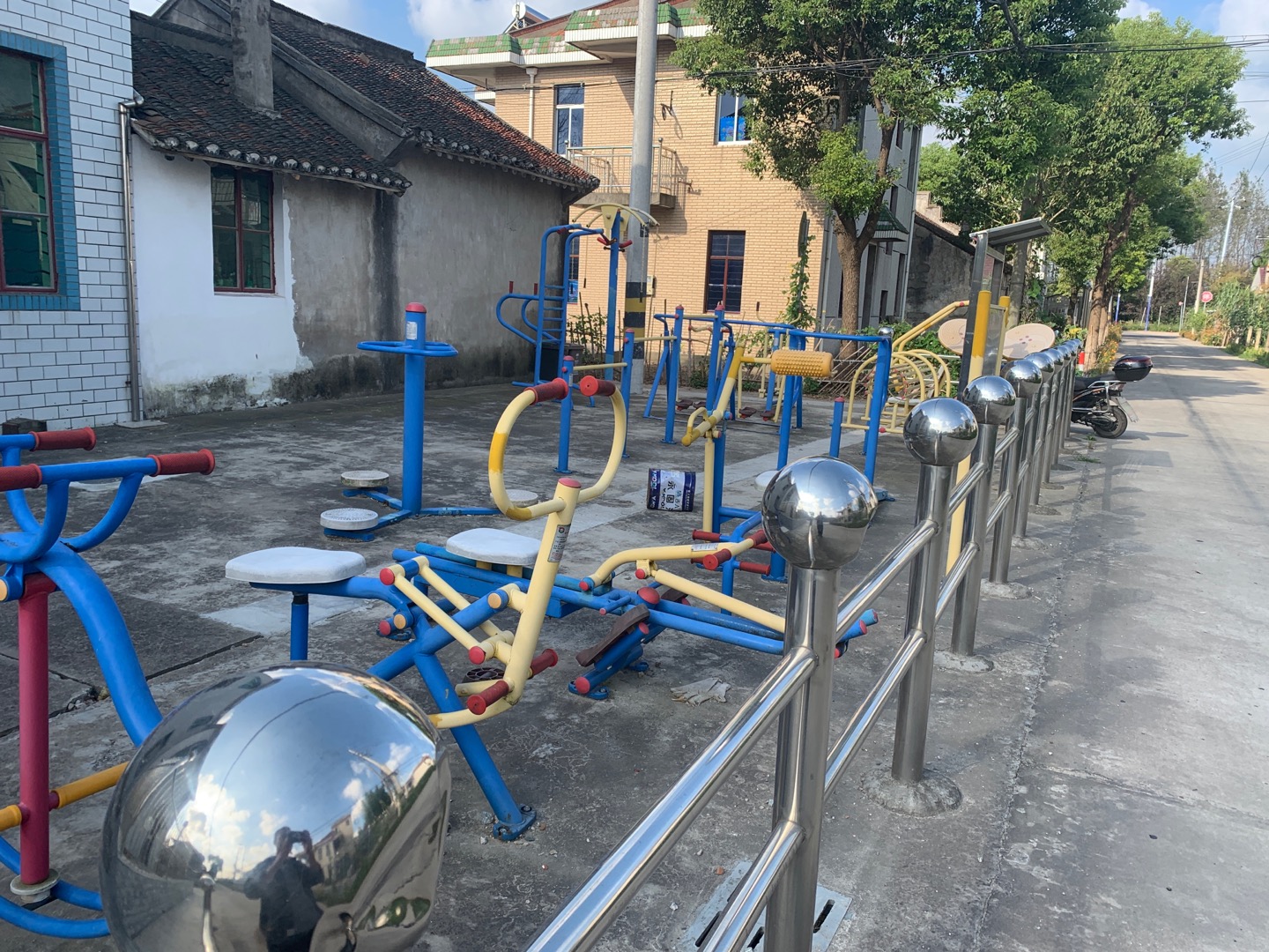 界东村健身点