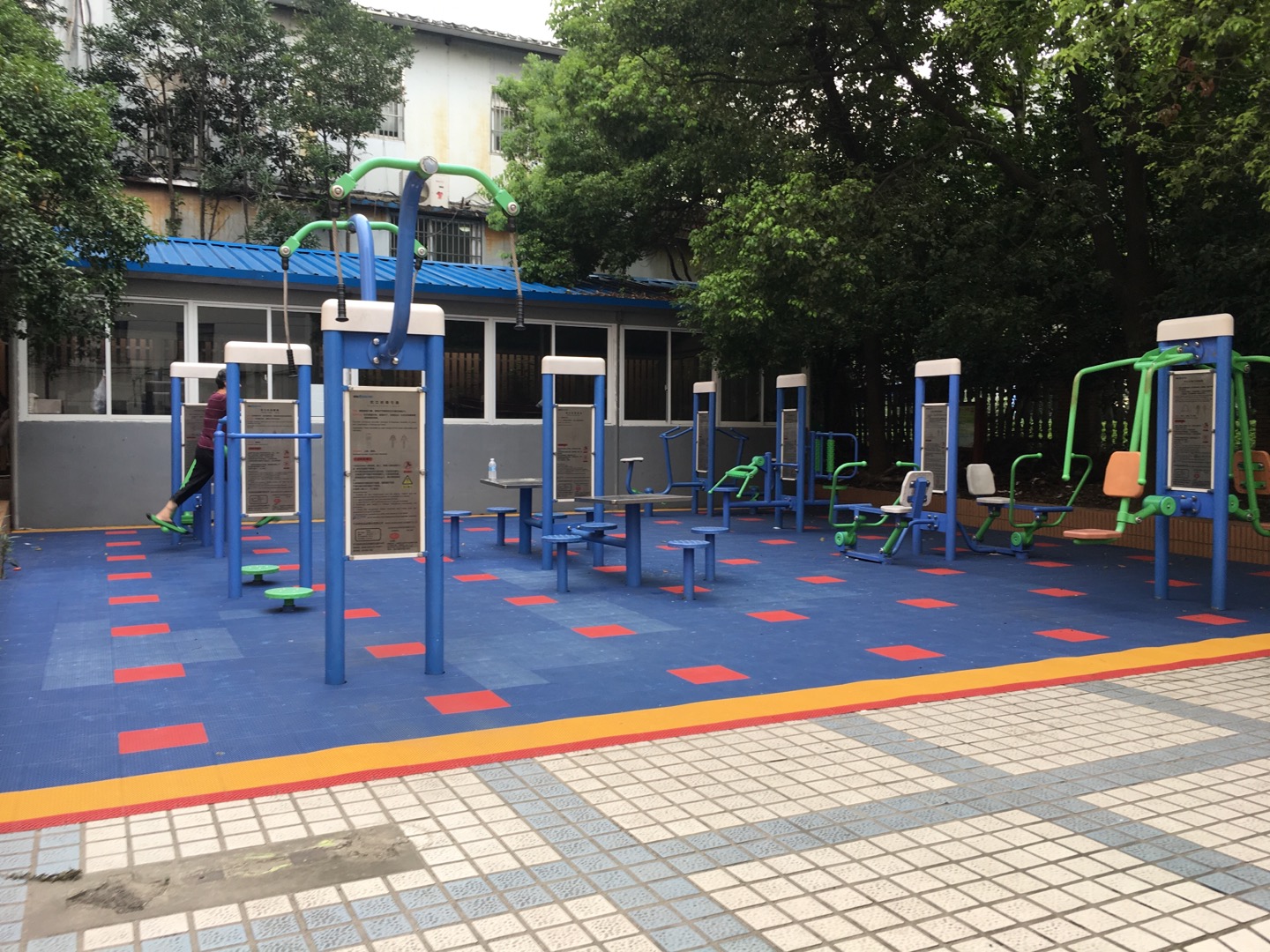 桃园新村居委健身点（1）