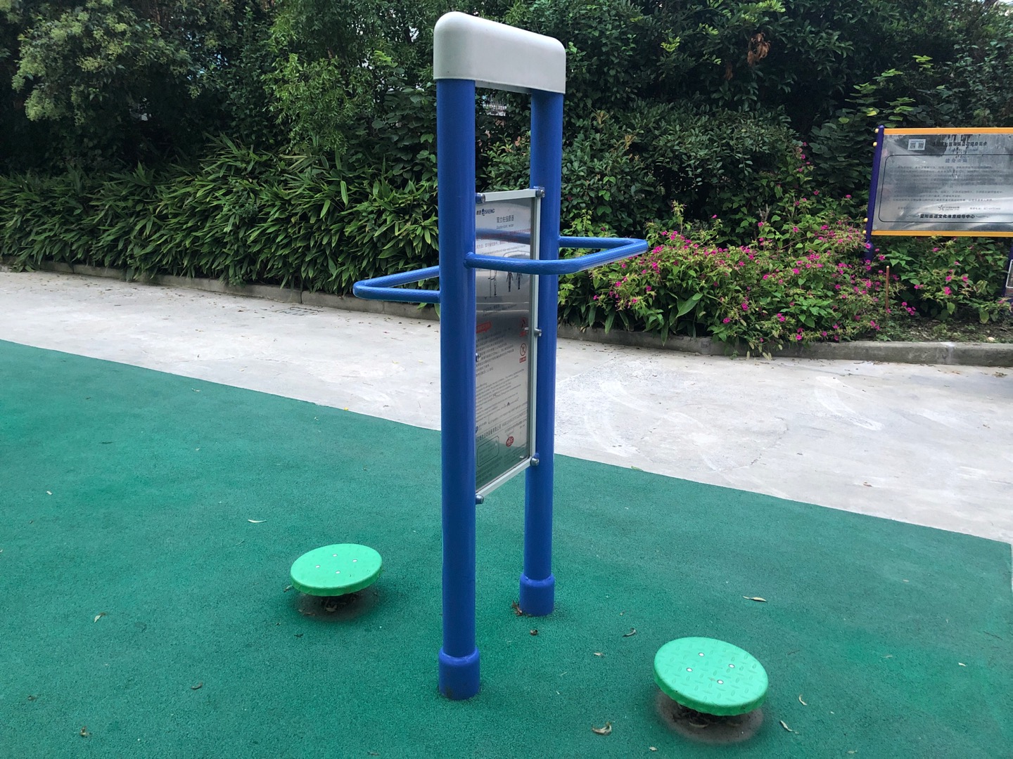双立柱扭腰器