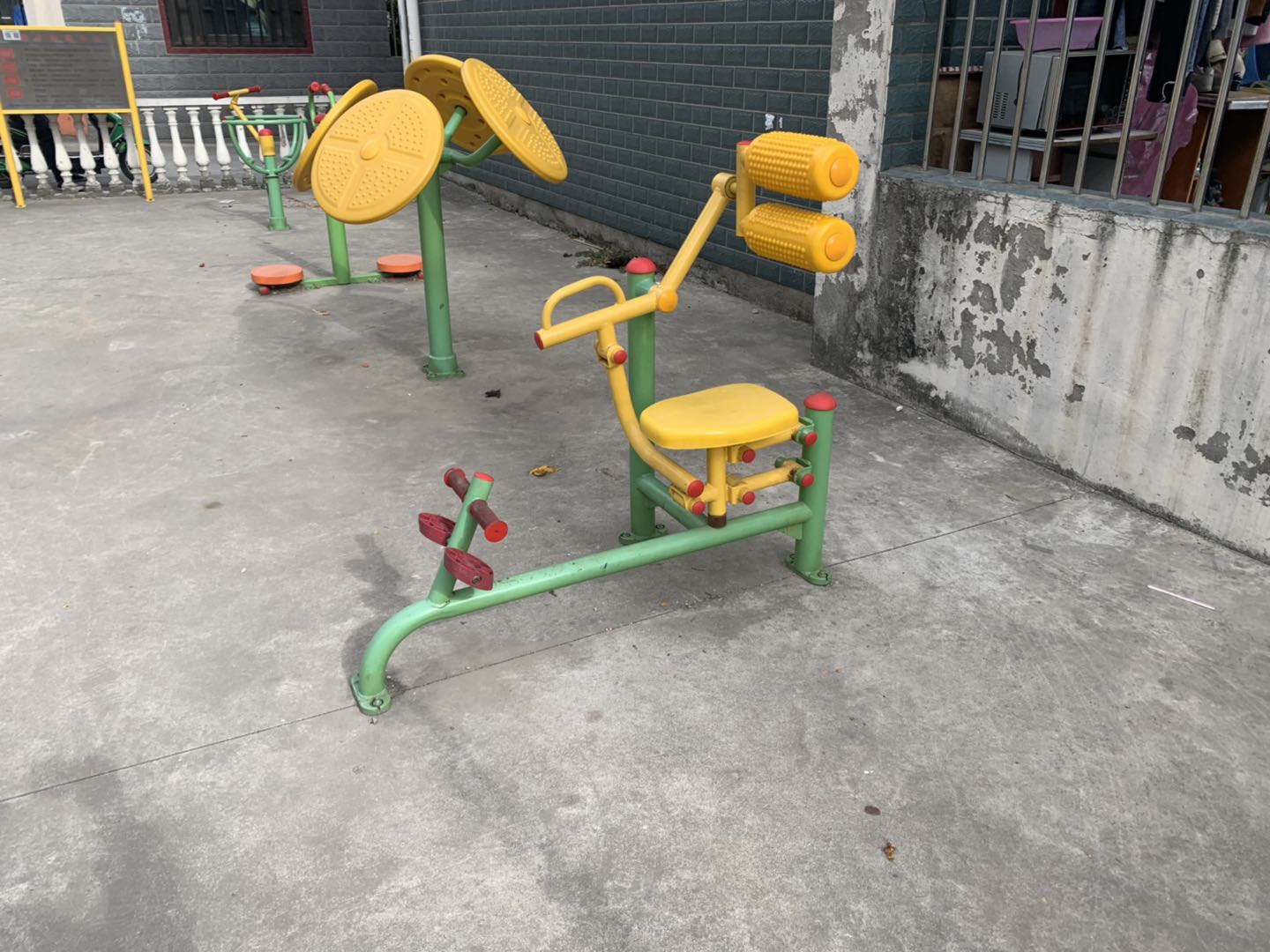 自重腹背锻炼器