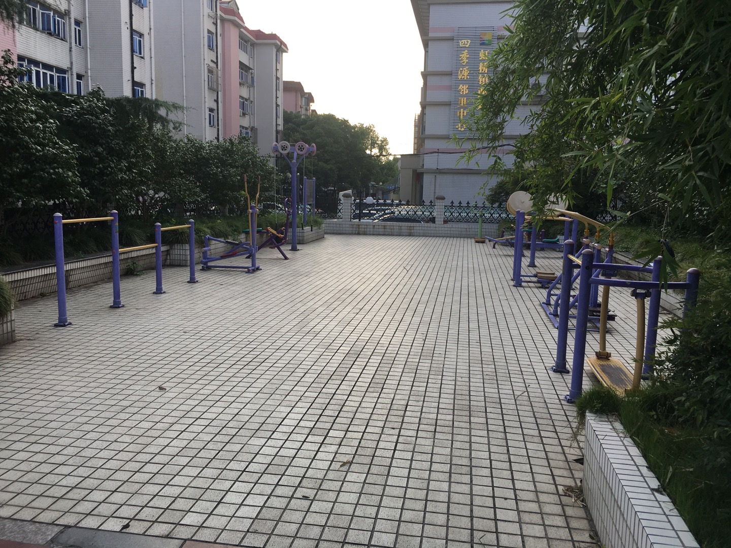 西郊居委西郊公寓（南块）健身点