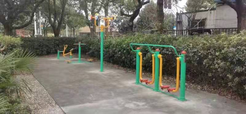 金象华庭小区健身点