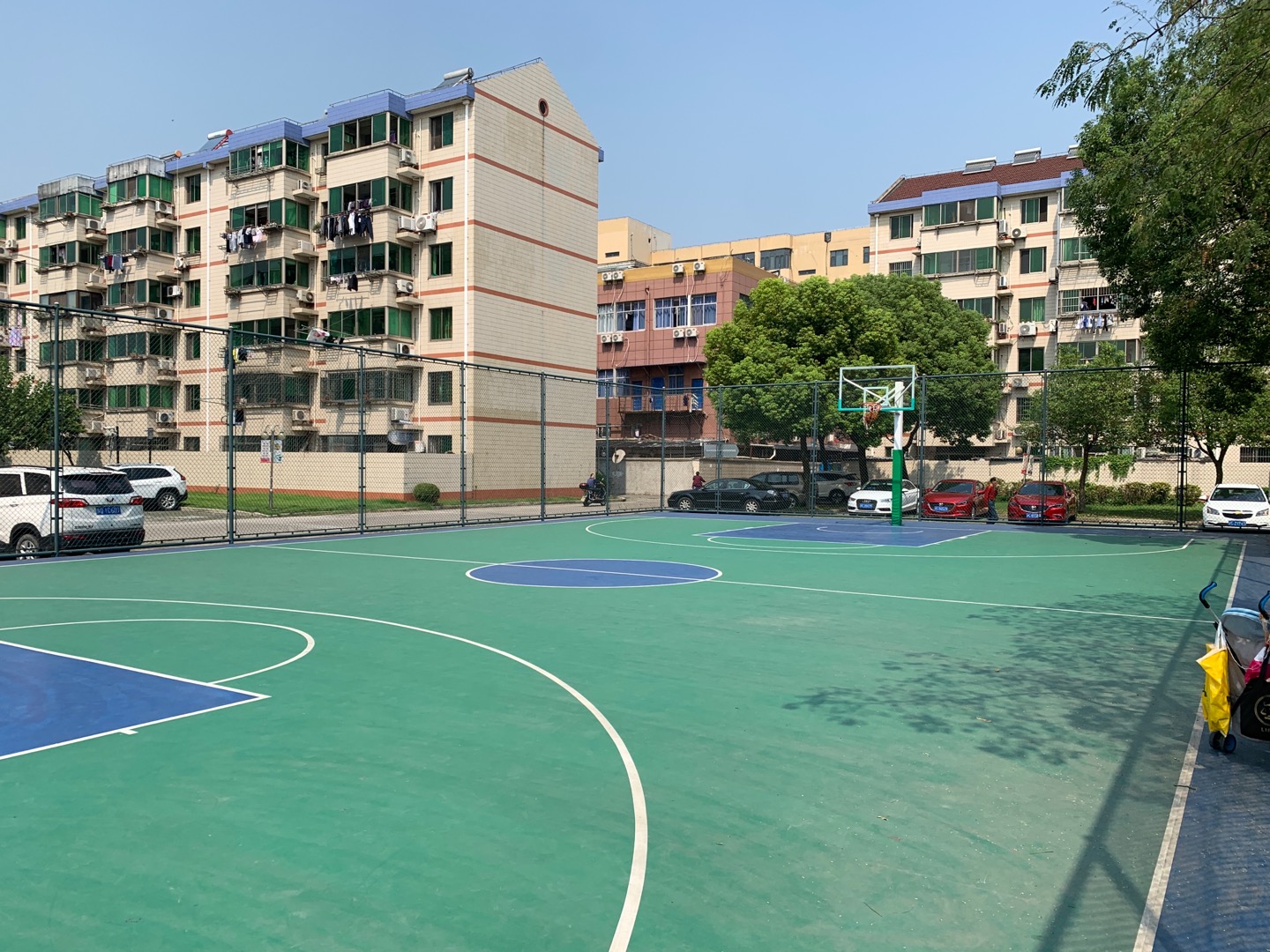 蓝天五村篮球场