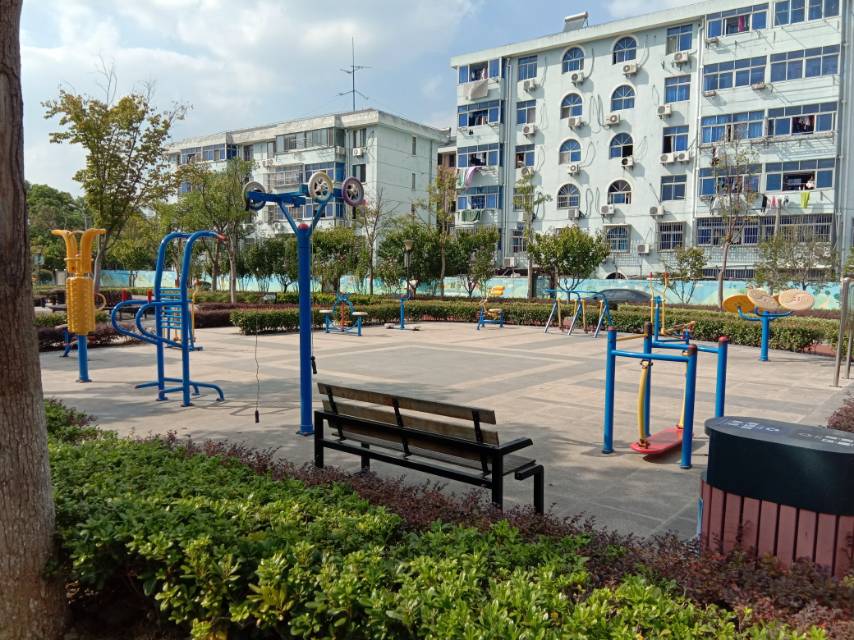 滨湖路休闲绿地健身苑（东）