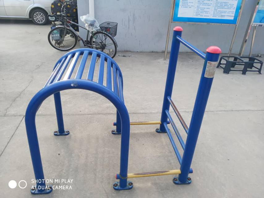 腰背伸展器