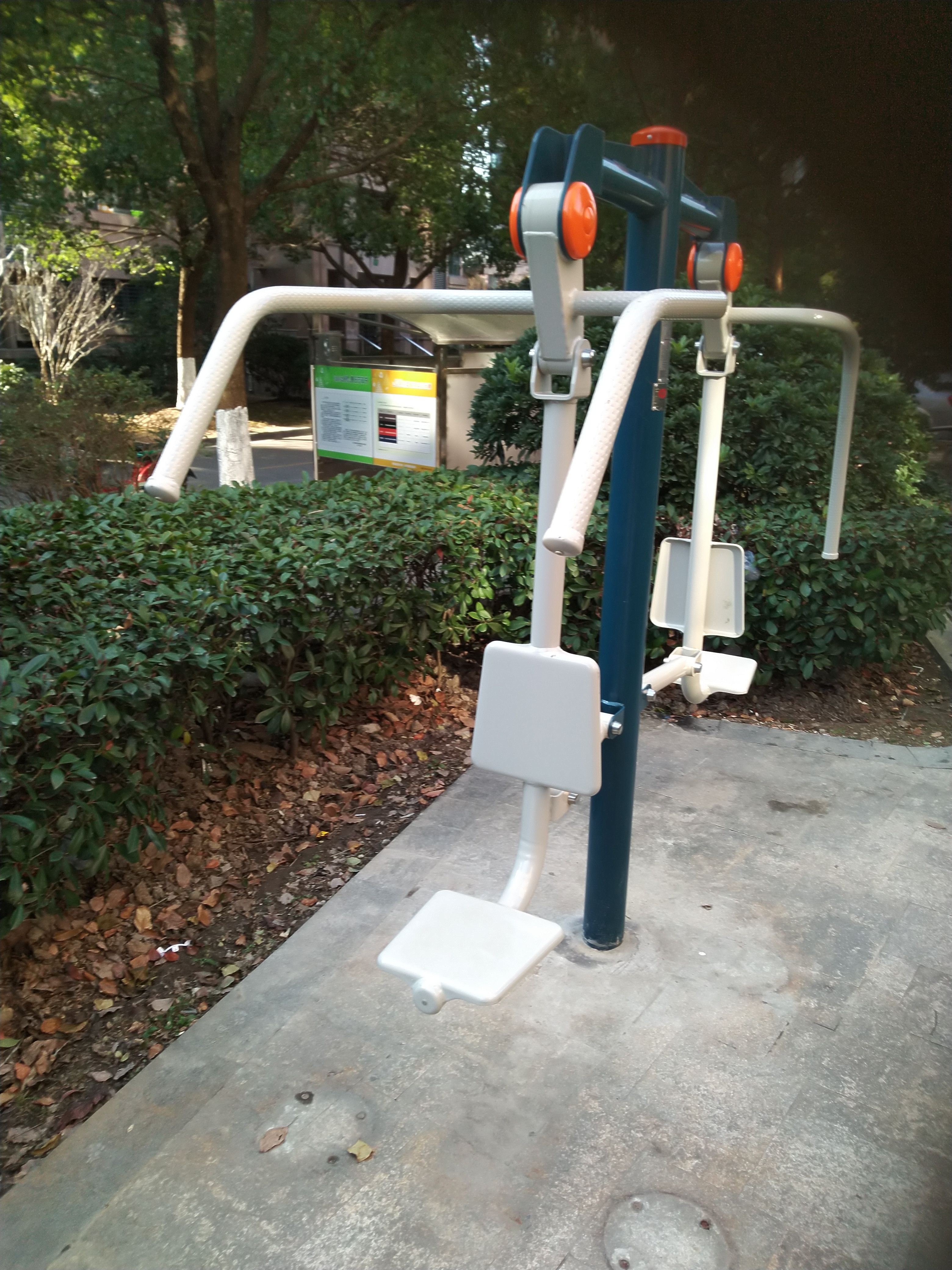 坐推训练器
