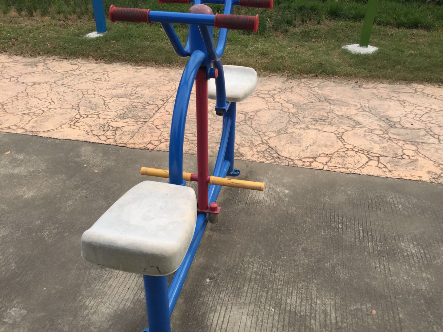 下肢锻炼器
