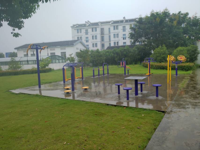 三里塘居委会健身点