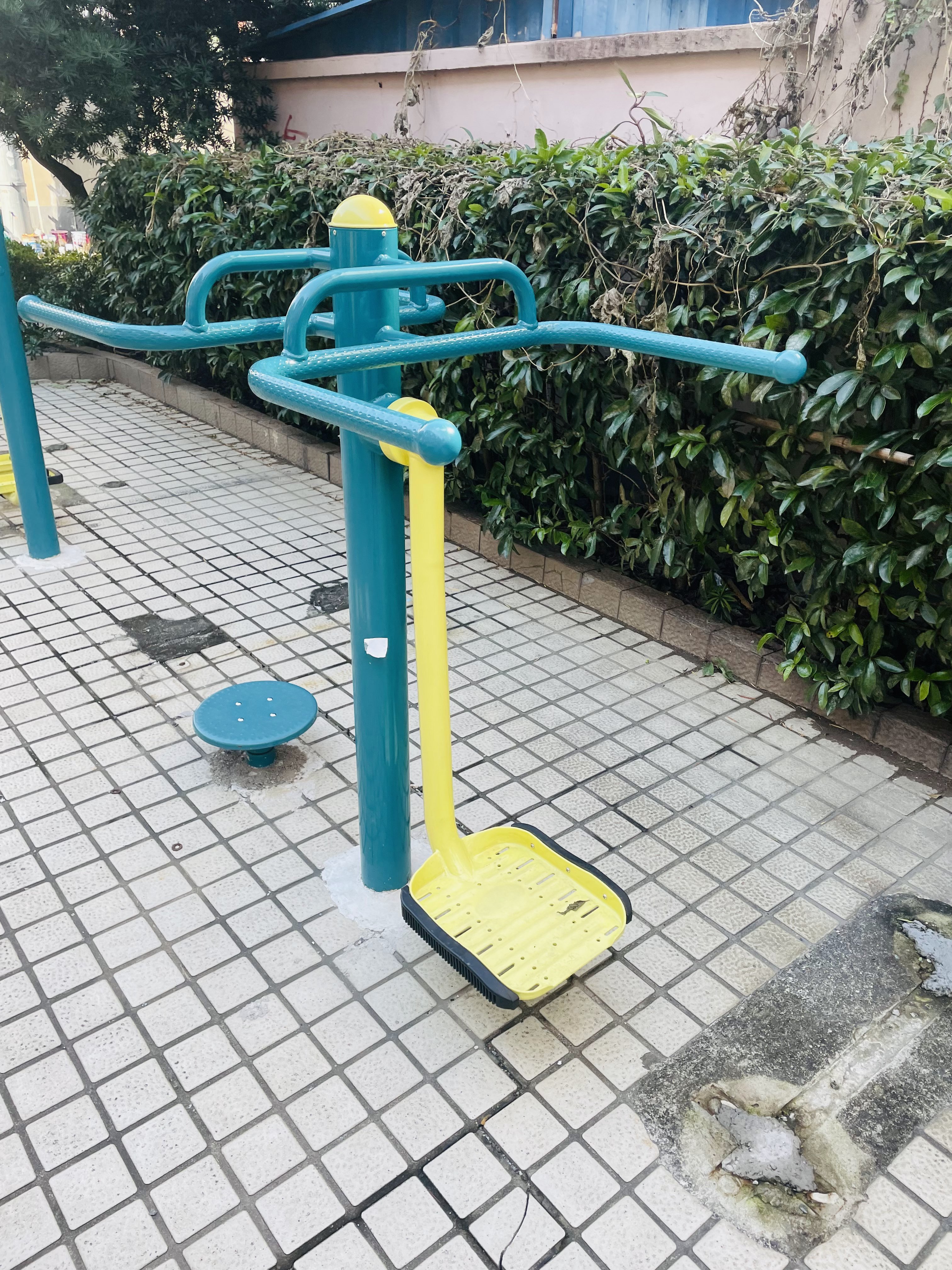 扭腰钟摆器