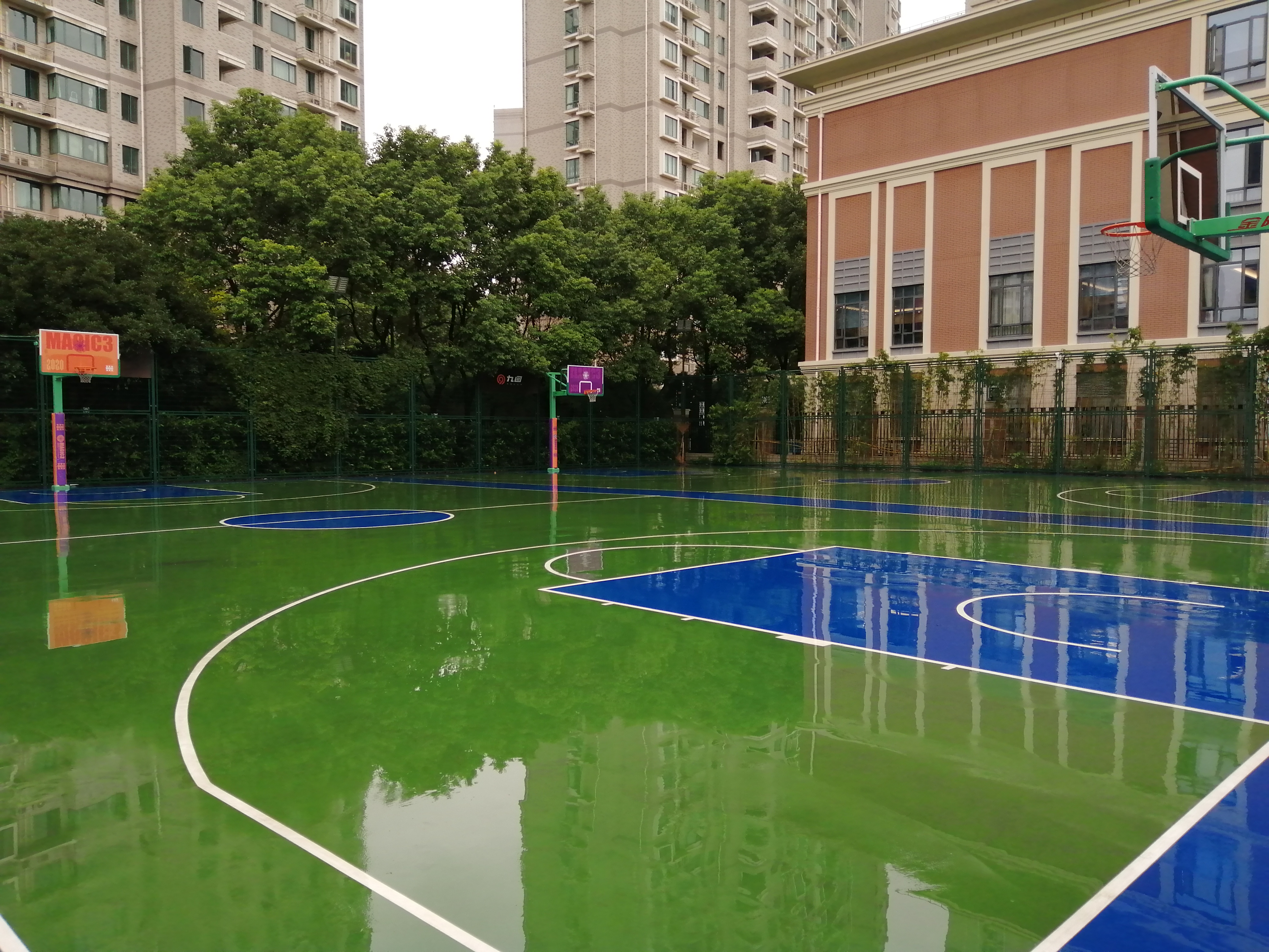 宏北篮球场