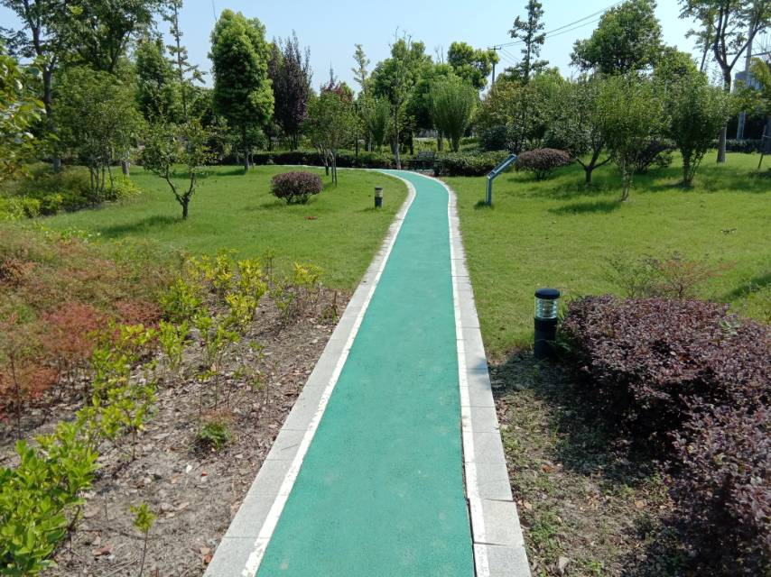 仓场村体育公园健身步道