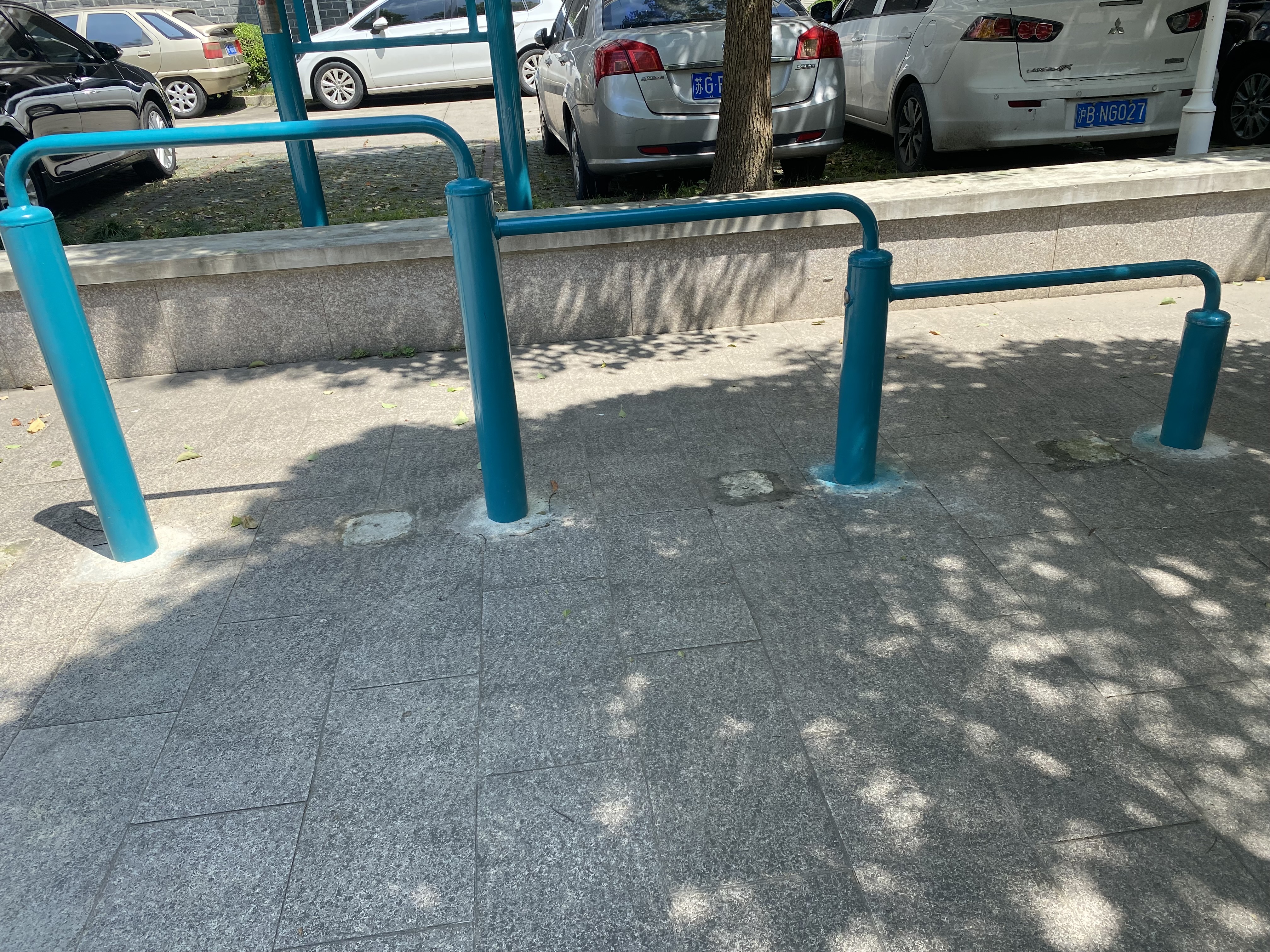 弹震压腿器