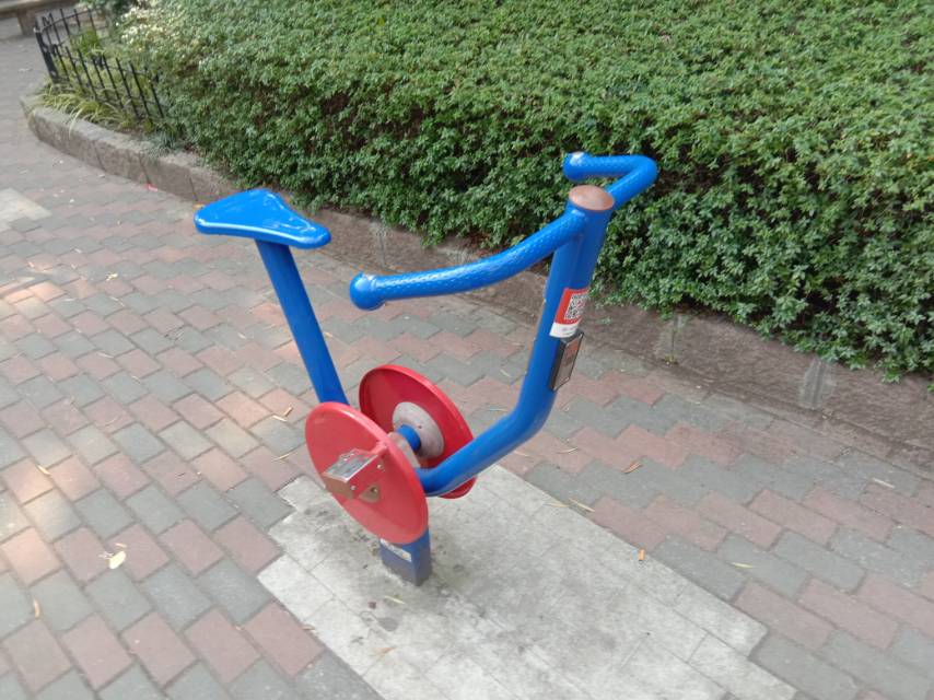 直立健身车