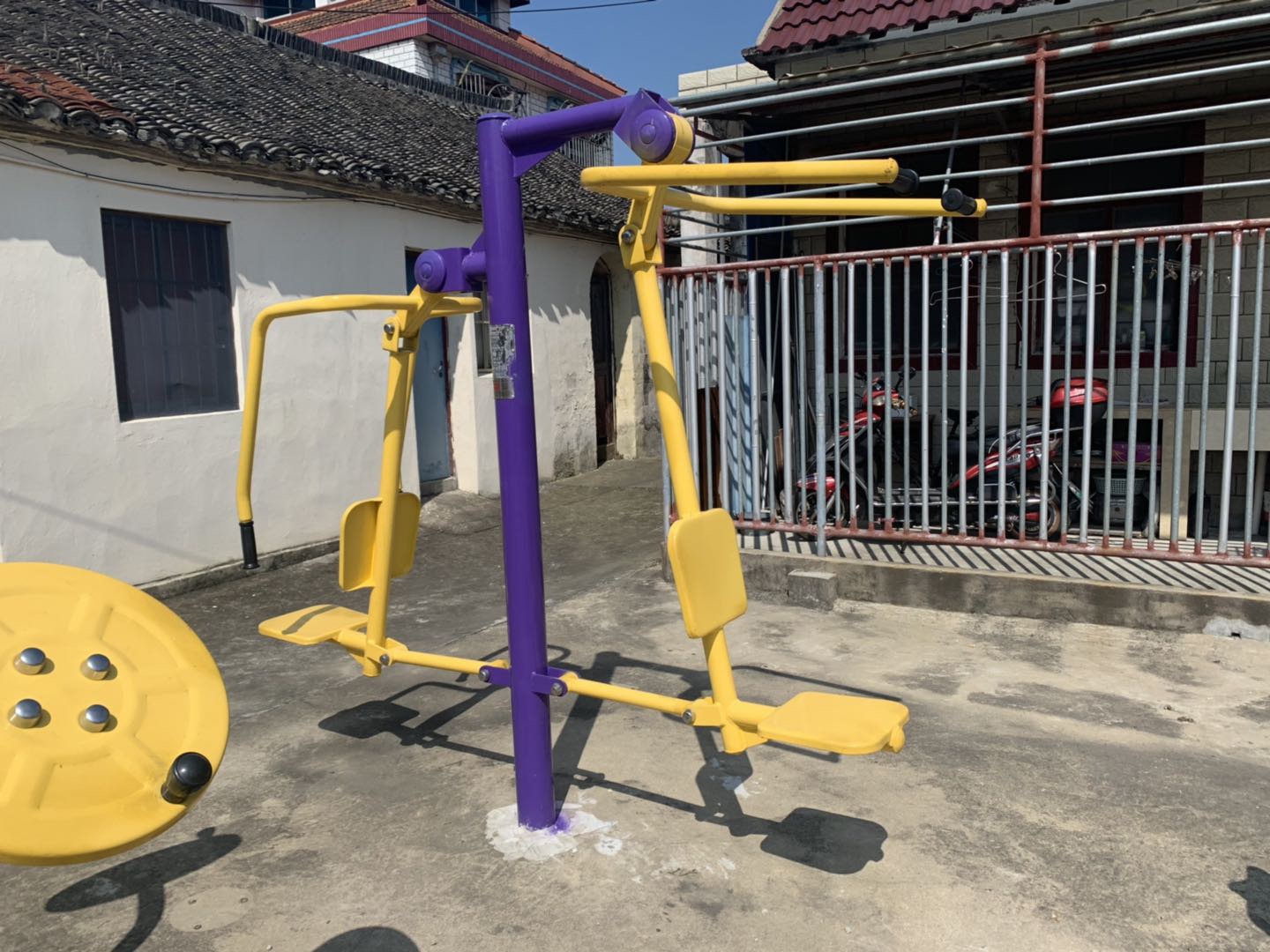 坐推坐拉器