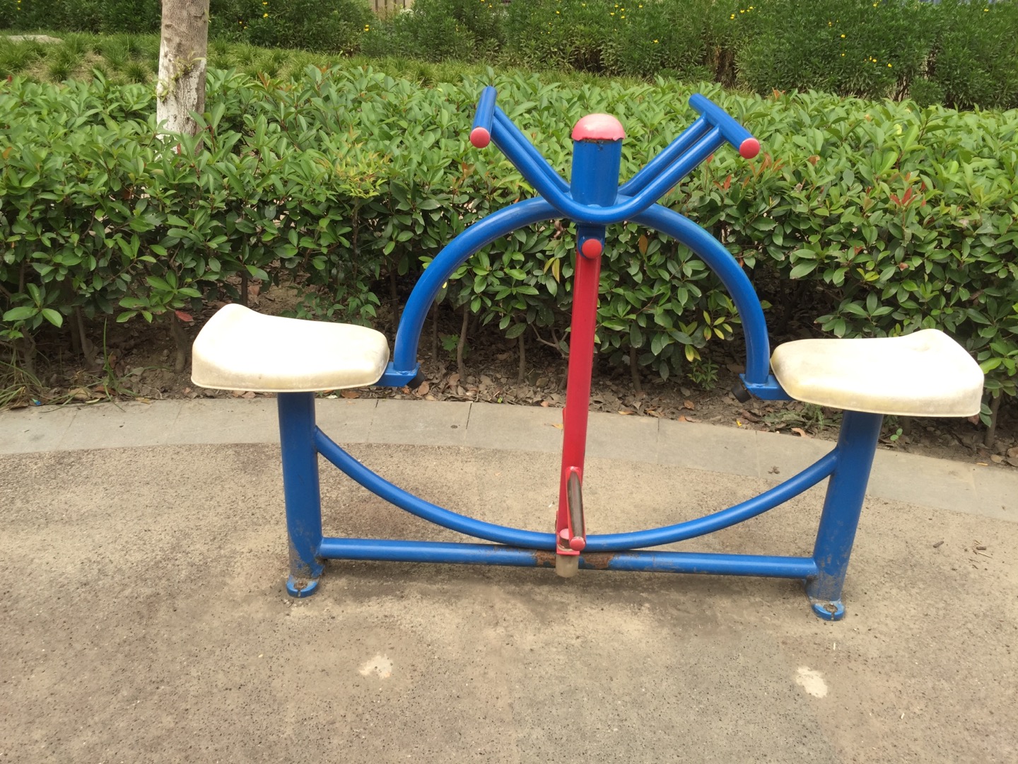 下肢锻炼器