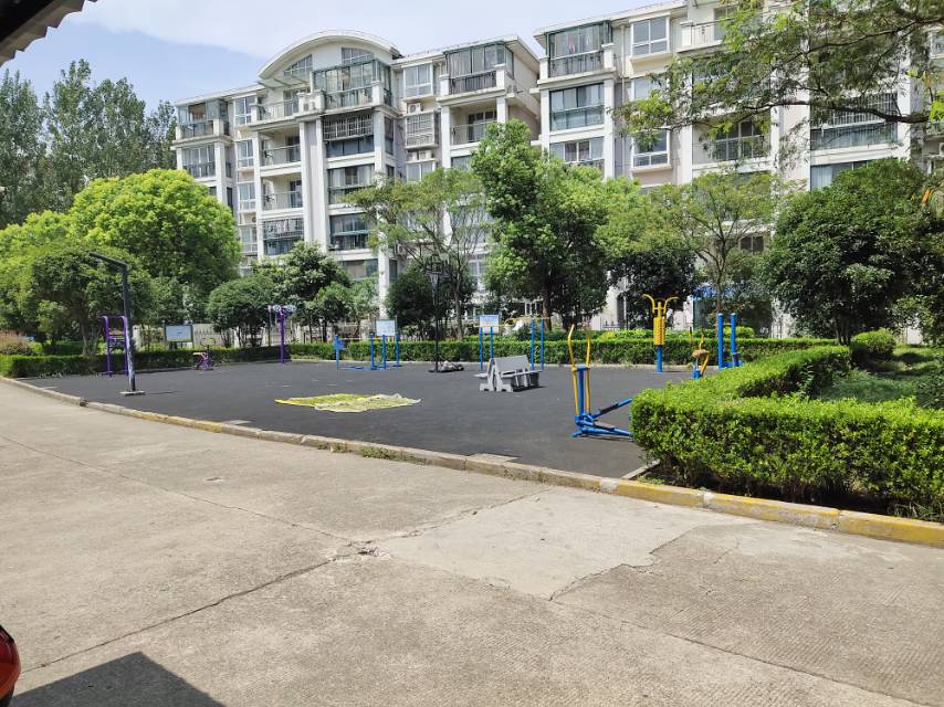 宝菊社区西南角健身点