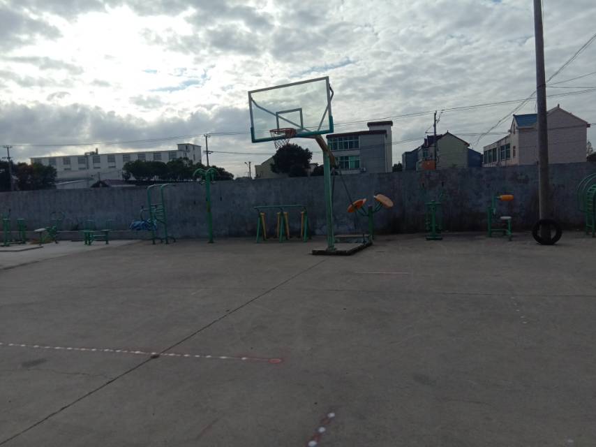 杜尹村3队公共篮球场