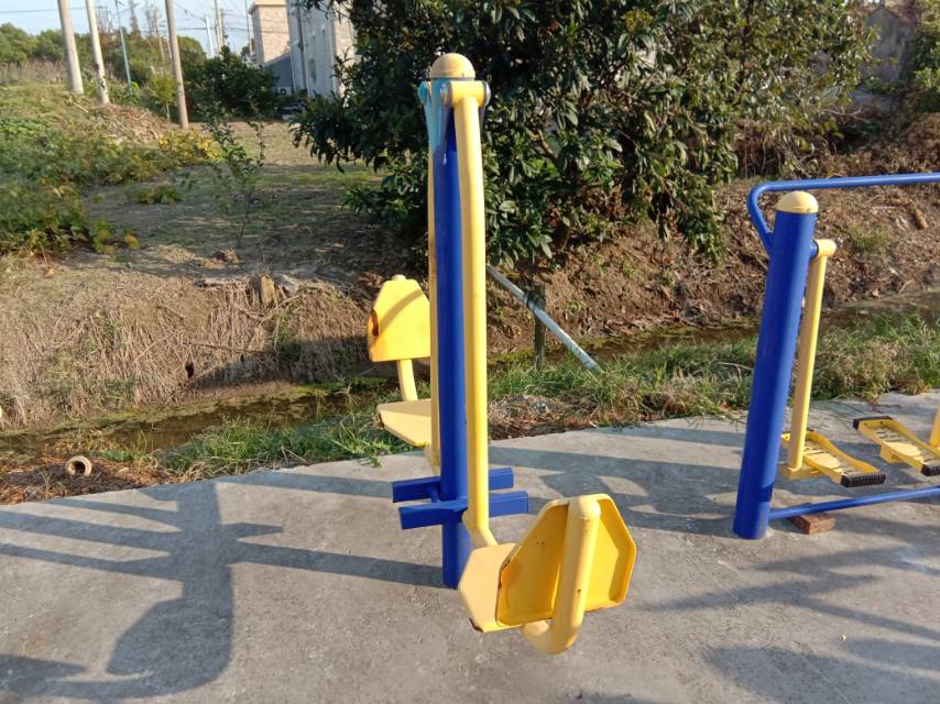 坐蹬训练器