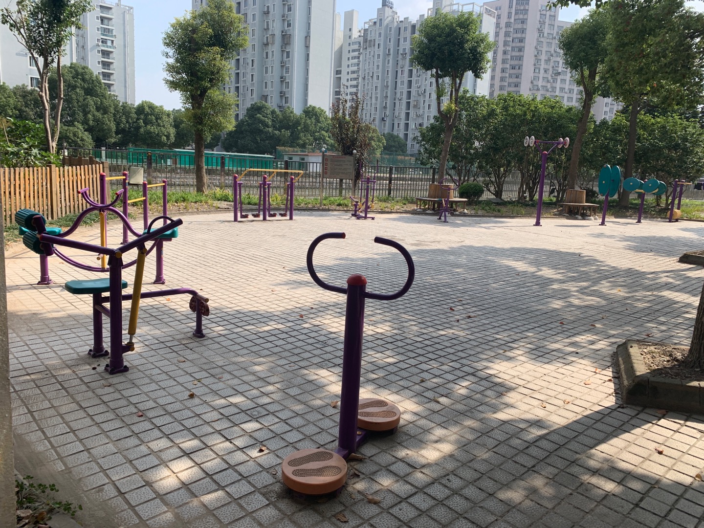 金东金桥路1221弄健身点
