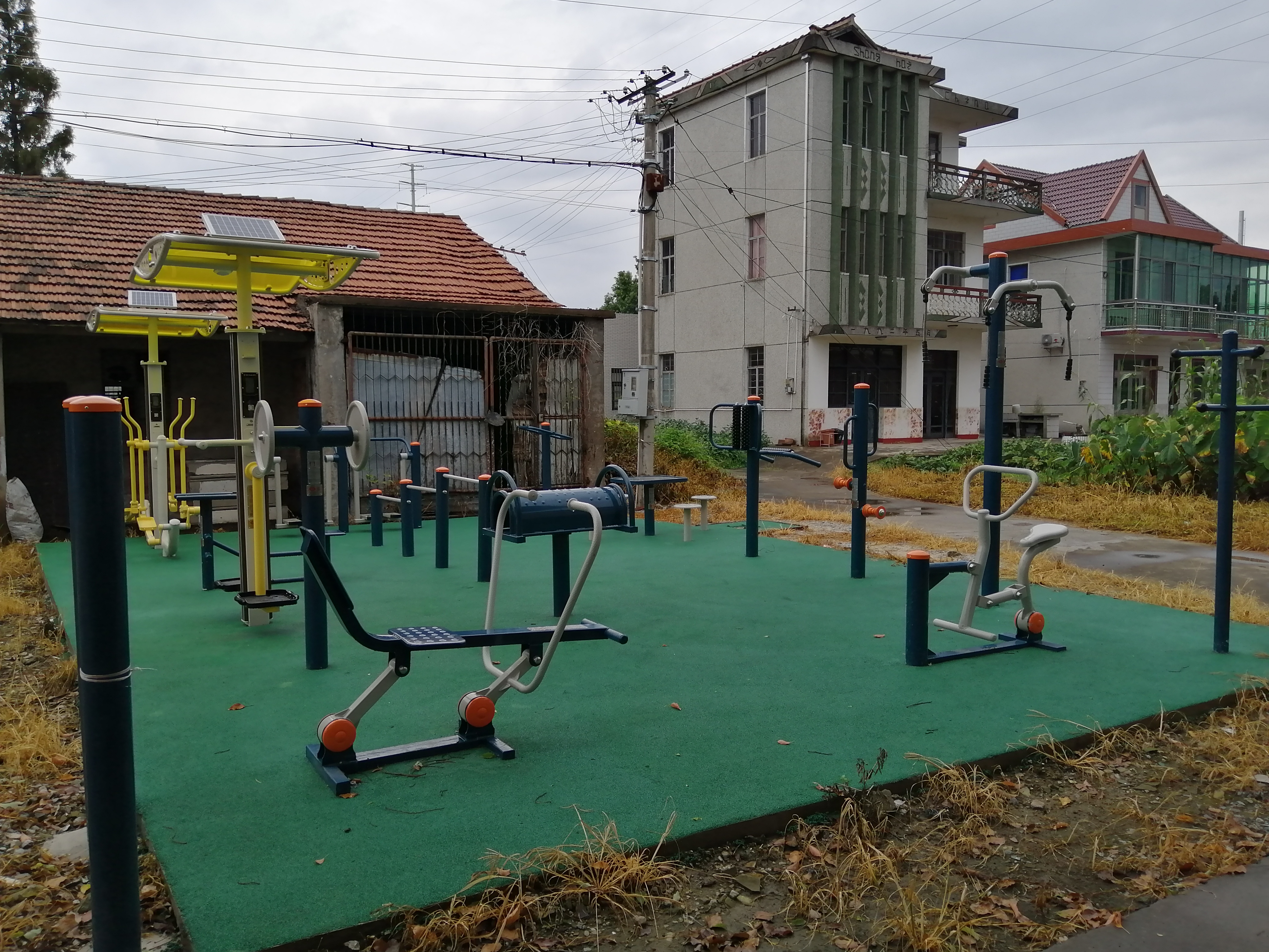松江区新桥镇新育西区市民益智健身点