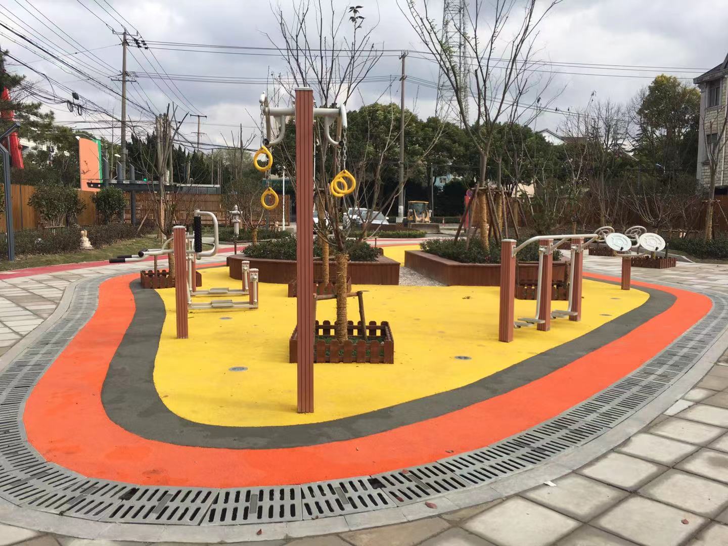 东场社区休闲广场健身点