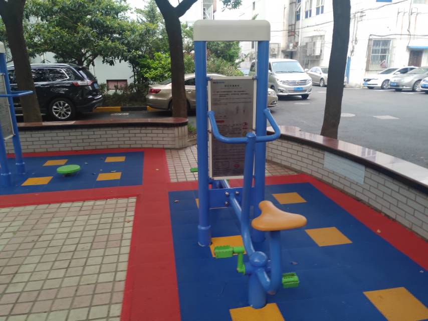 双立柱健身车