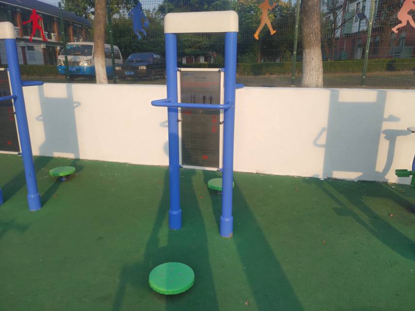 双立柱扭腰器