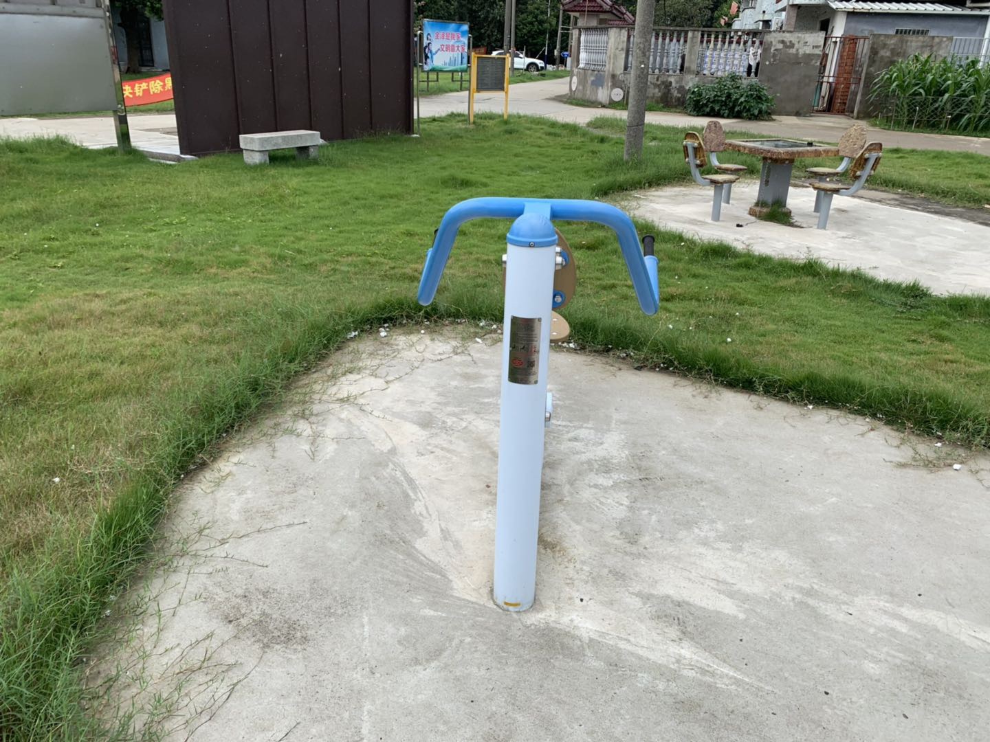 自重式下压训练器