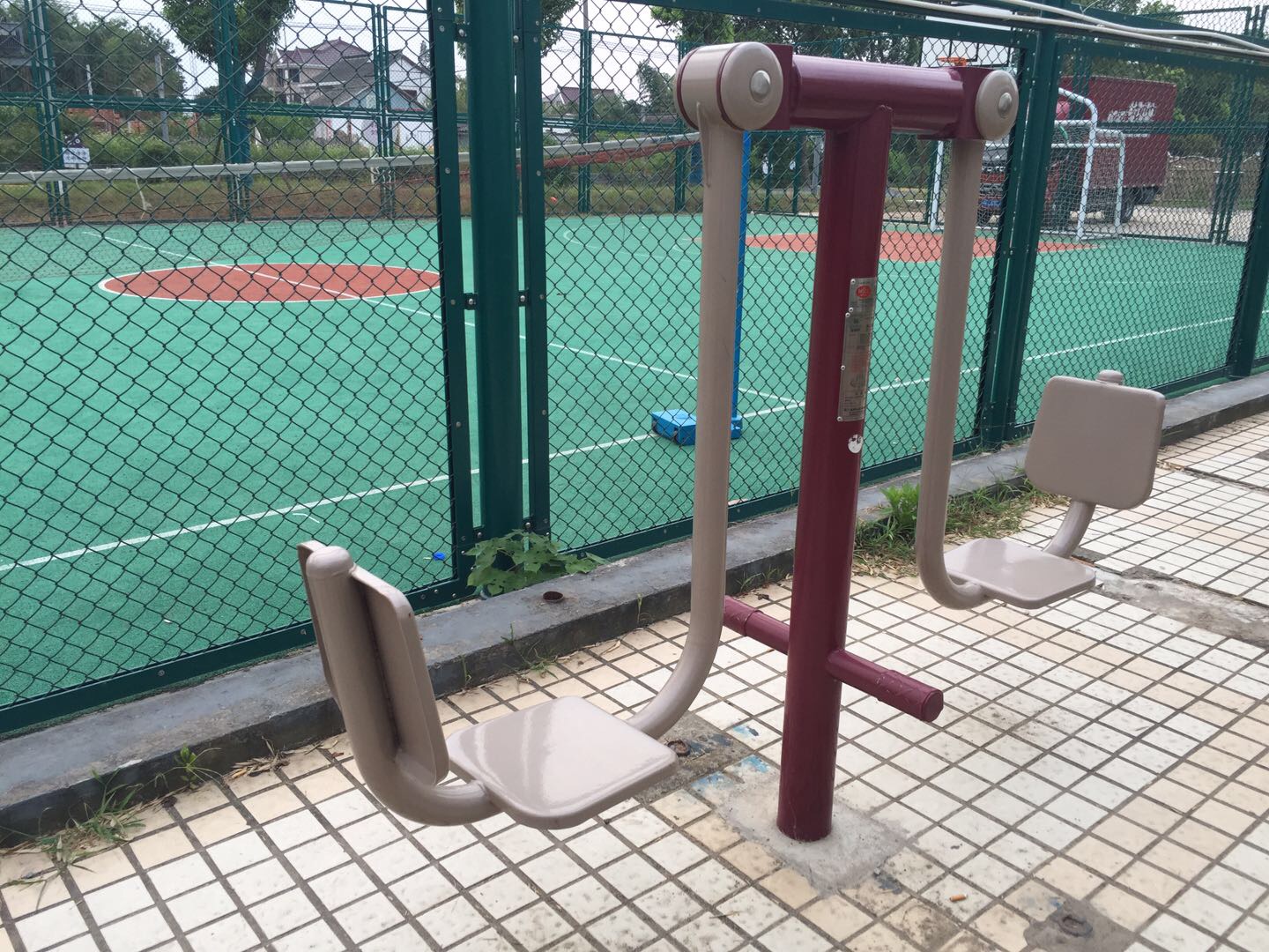 双人坐蹬器