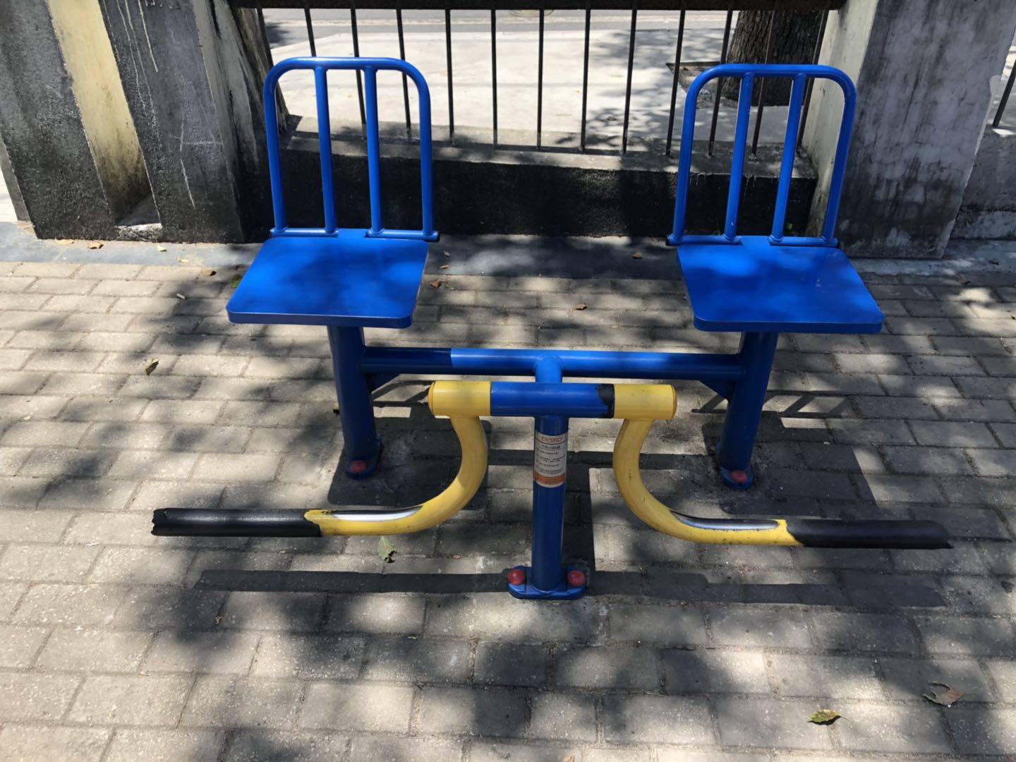 下肢训练器