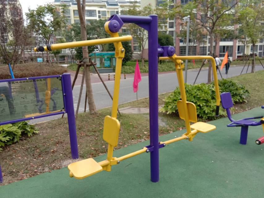 坐推坐拉器
