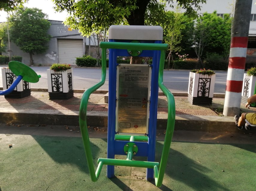 双立柱曲臂训练器
