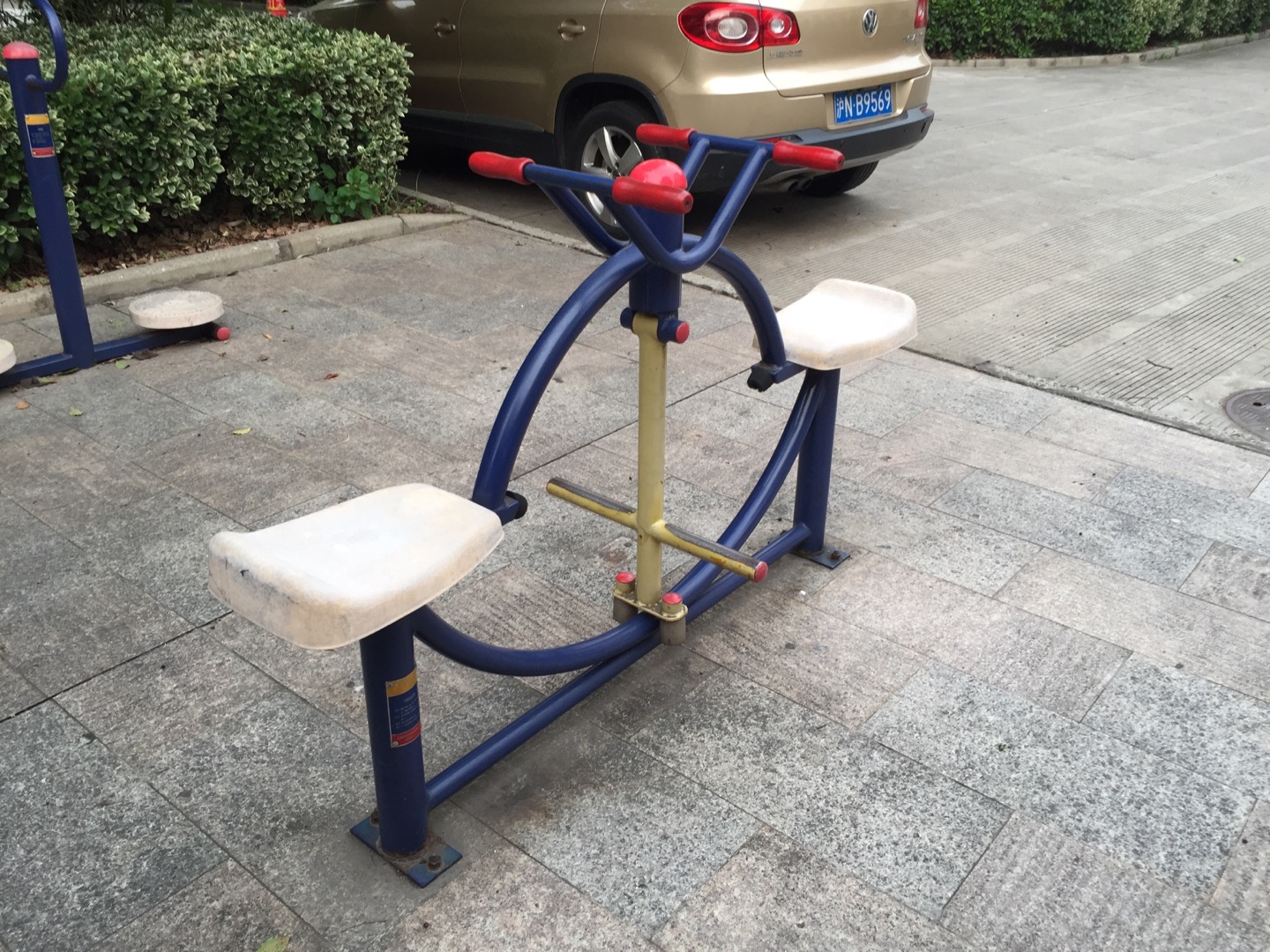 下肢锻炼器