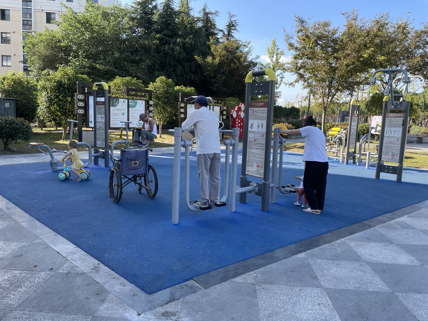 新苑庄良路健身苑点
