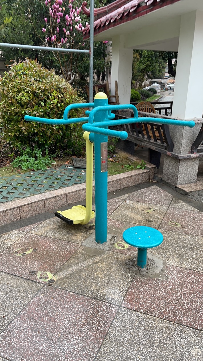 扭腰钟摆器